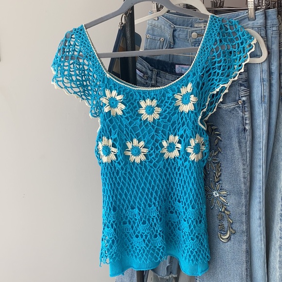 Crochet Floral Top - Picture 3 of 3
